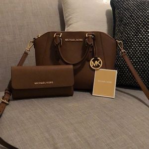 Michael Kors Small/Medium Bag with Wallet